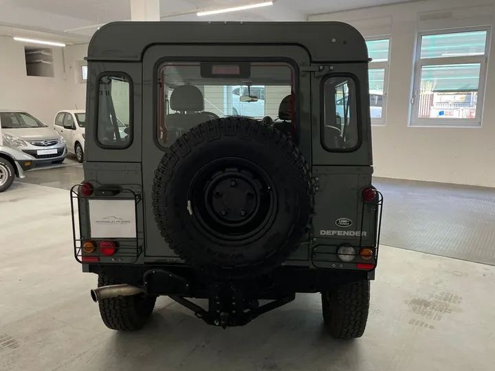 Land Rover Defender
