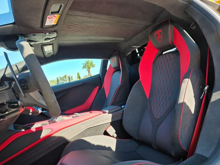 Lamborghini Revuelto