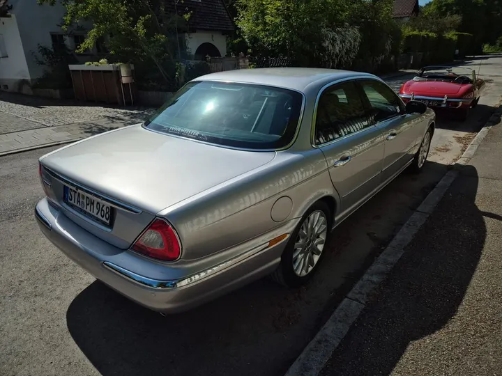 Jaguar XJ8