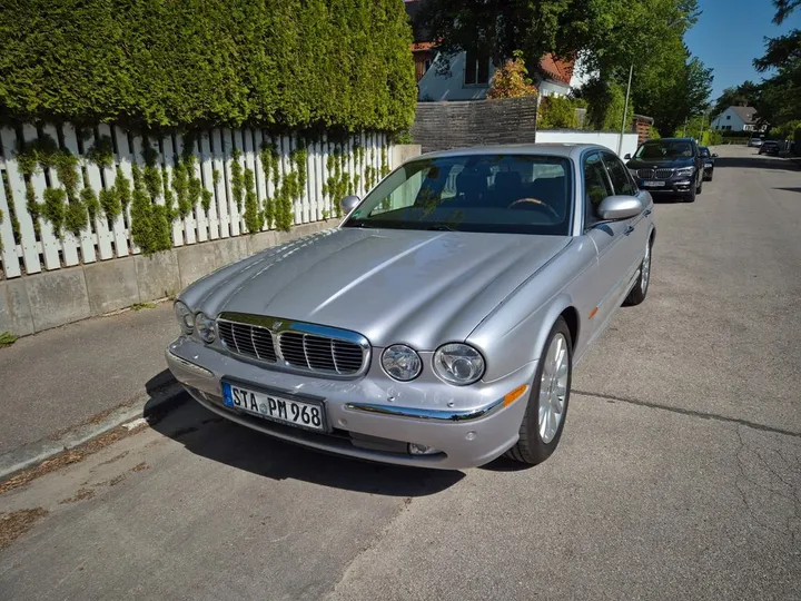 Jaguar XJ8