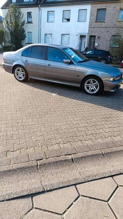 BMW 525