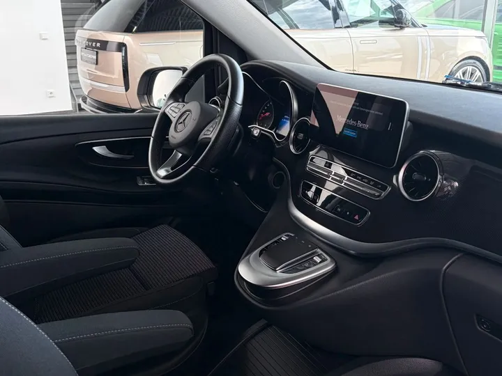 Mercedes-Benz V 220