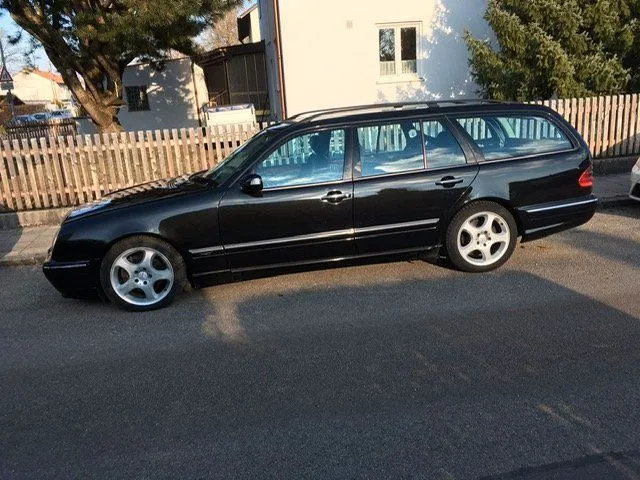 Mercedes-Benz E 320