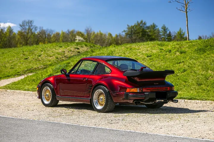 Porsche 930