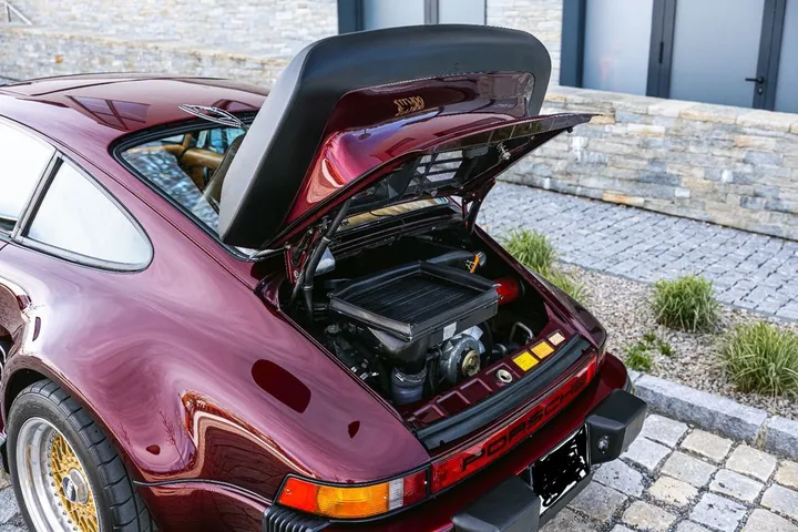 Porsche 930