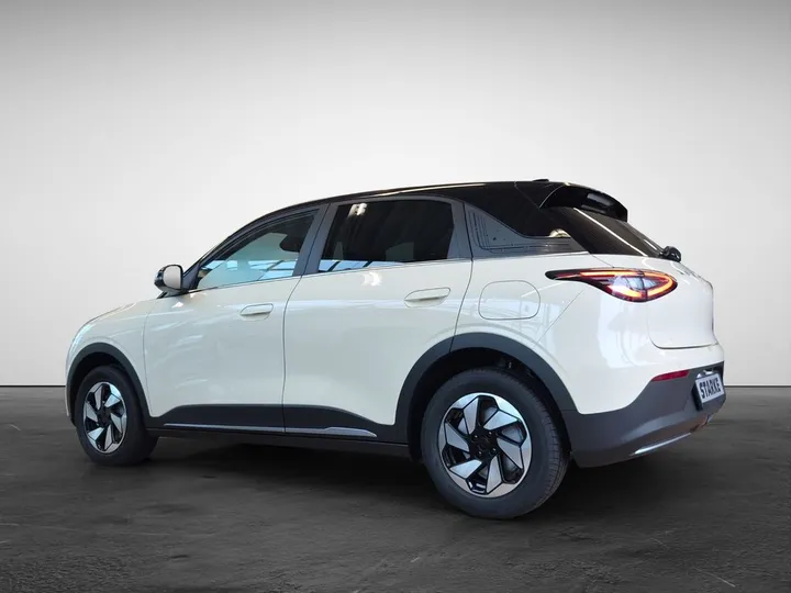 Geely E2