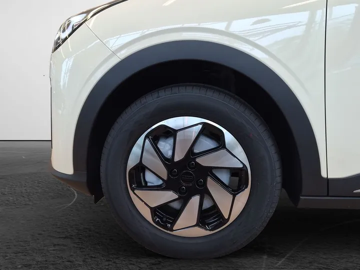 Geely E2