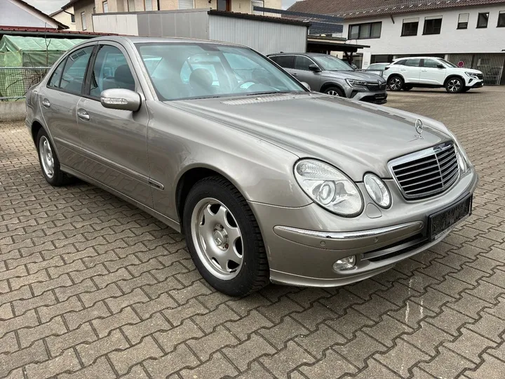 Mercedes-Benz E 240
