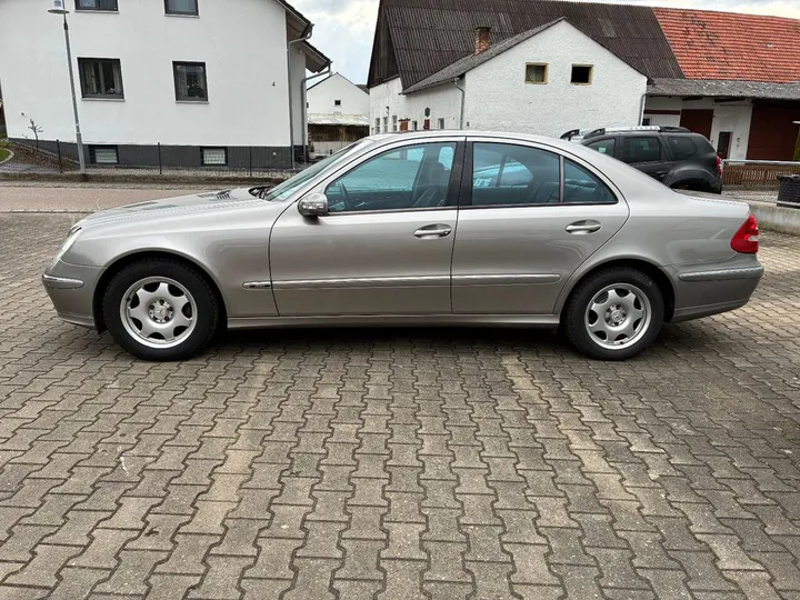 Mercedes-Benz E 240