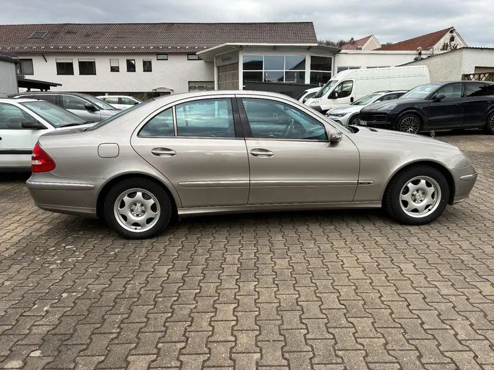 Mercedes-Benz E 240