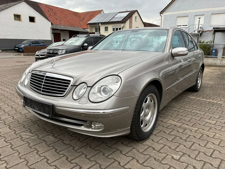Mercedes-Benz E 240