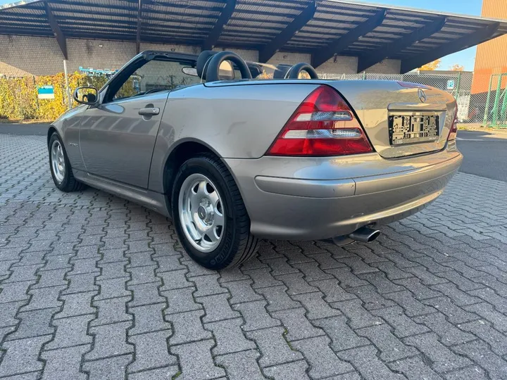 Mercedes-Benz SLK 200