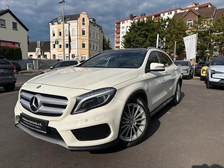 Mercedes-Benz GLA 220
