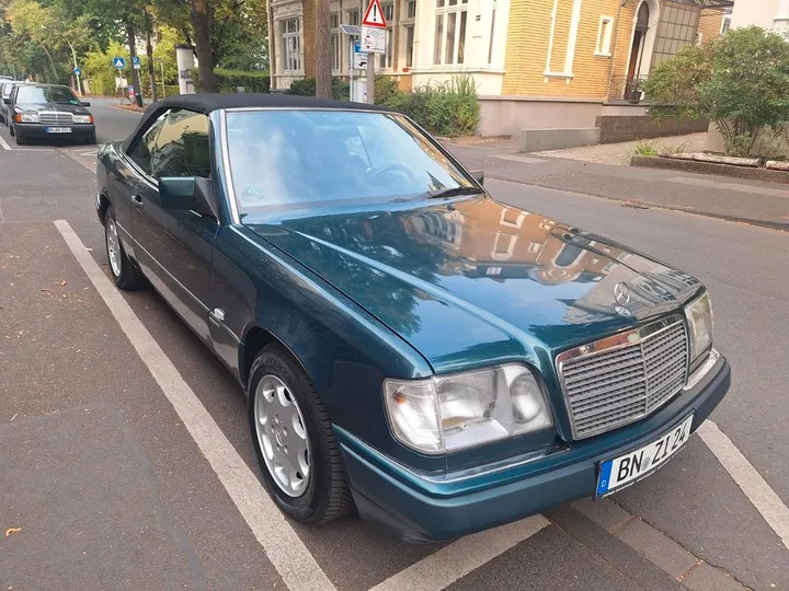Mercedes-Benz E 200