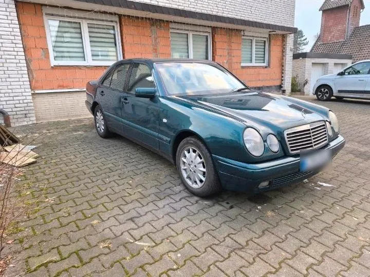 Mercedes-Benz E 300
