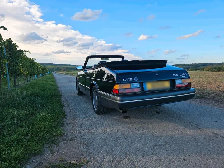 Saab 900