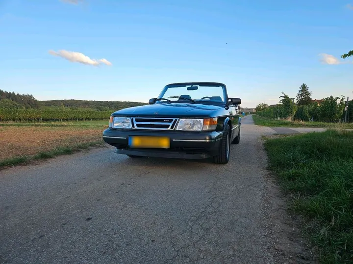 Saab 900
