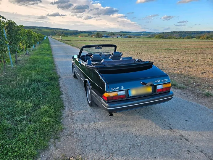 Saab 900