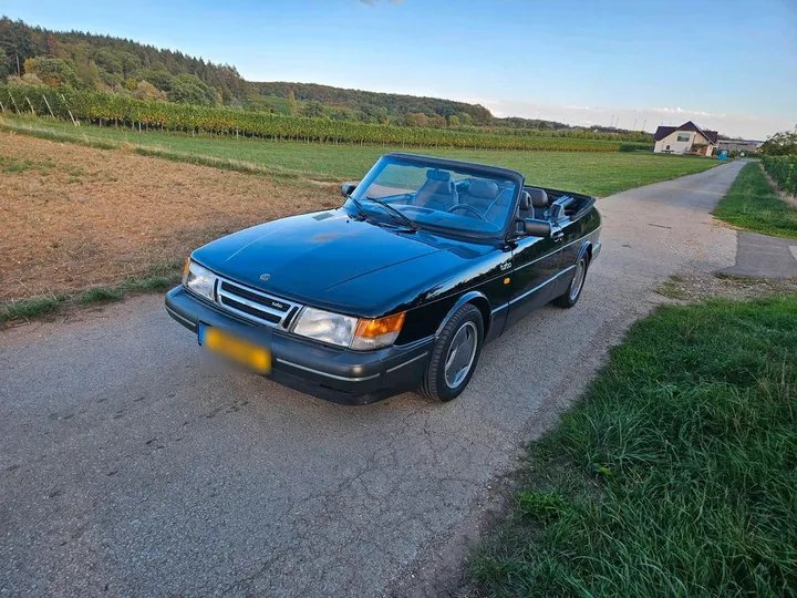 Saab 900