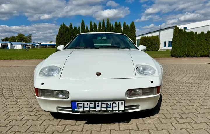 Porsche 928