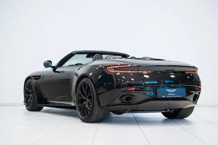 Aston Martin DB12