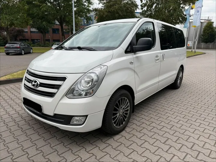 Hyundai H-1 Starex