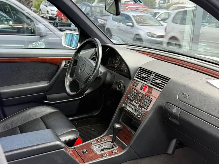 Mercedes-Benz C 180