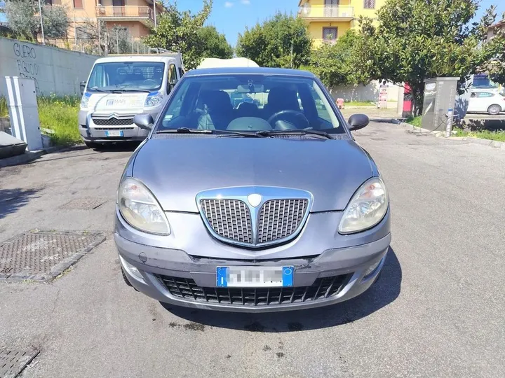 Lancia Ypsilon