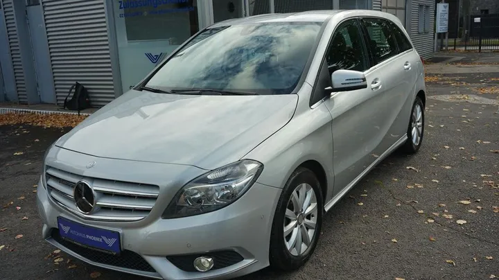 Mercedes-Benz B 180