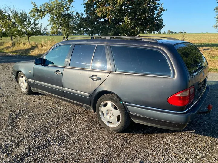 Mercedes-Benz E 300