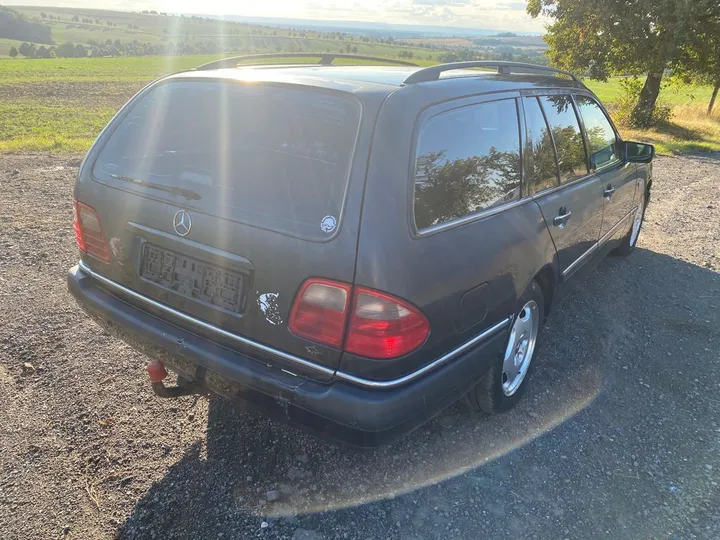 Mercedes-Benz E 300