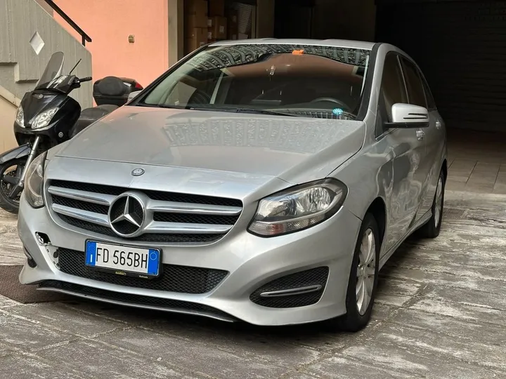 Mercedes-Benz B 180
