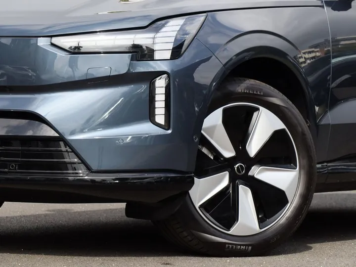 Volvo EX90