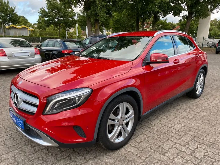 Mercedes-Benz GLA 200