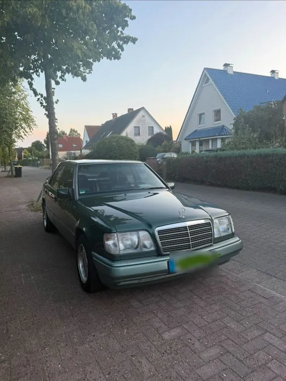 Mercedes-Benz E 220