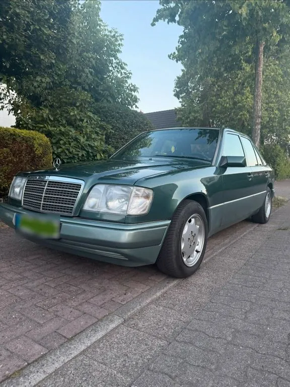 Mercedes-Benz E 220