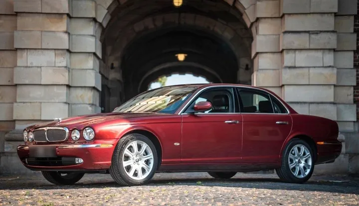 Jaguar XJ8