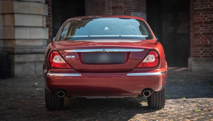 Jaguar XJ8