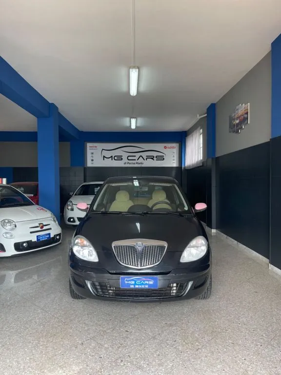 Lancia Ypsilon