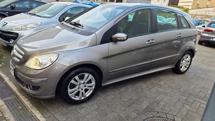 Mercedes-Benz B 200
