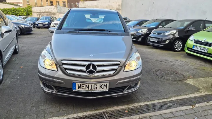Mercedes-Benz B 200