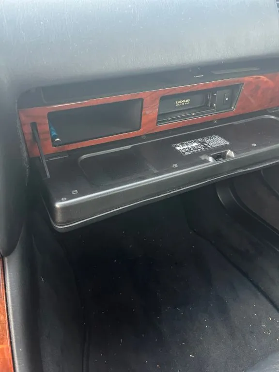Lexus LS 400