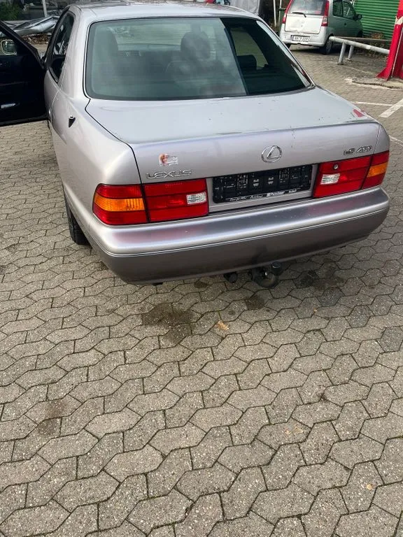 Lexus LS 400