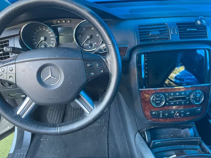 Mercedes-Benz R 320