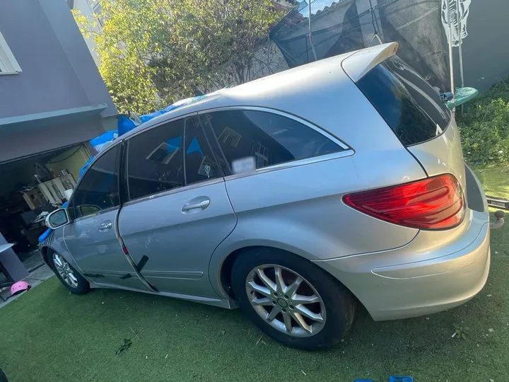 Mercedes-Benz R 320