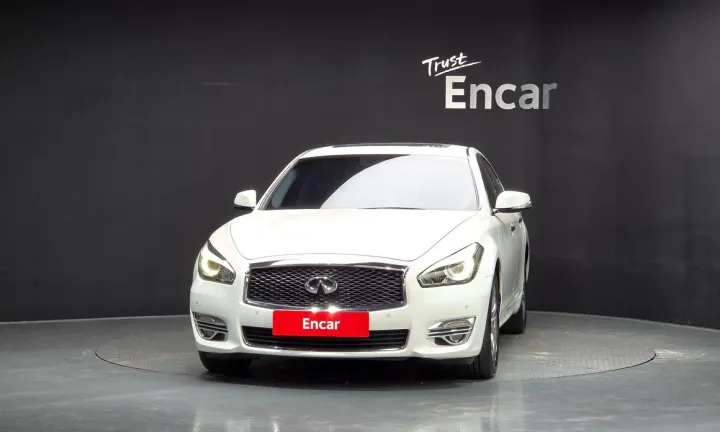 Infiniti Q70