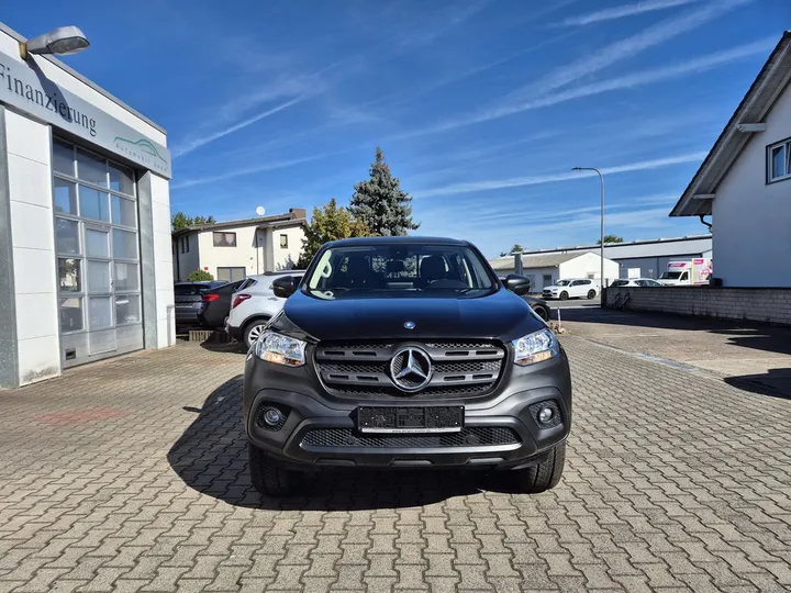 Mercedes-Benz X 250