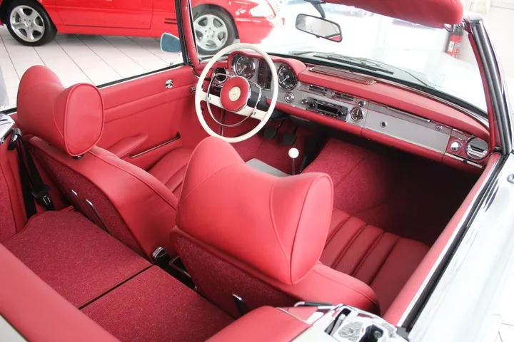 Mercedes-Benz 230