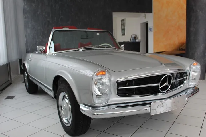 Mercedes-Benz 230