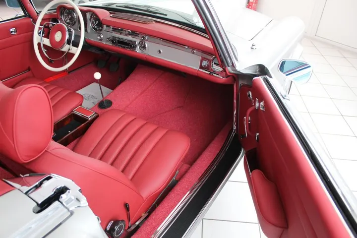 Mercedes-Benz 230